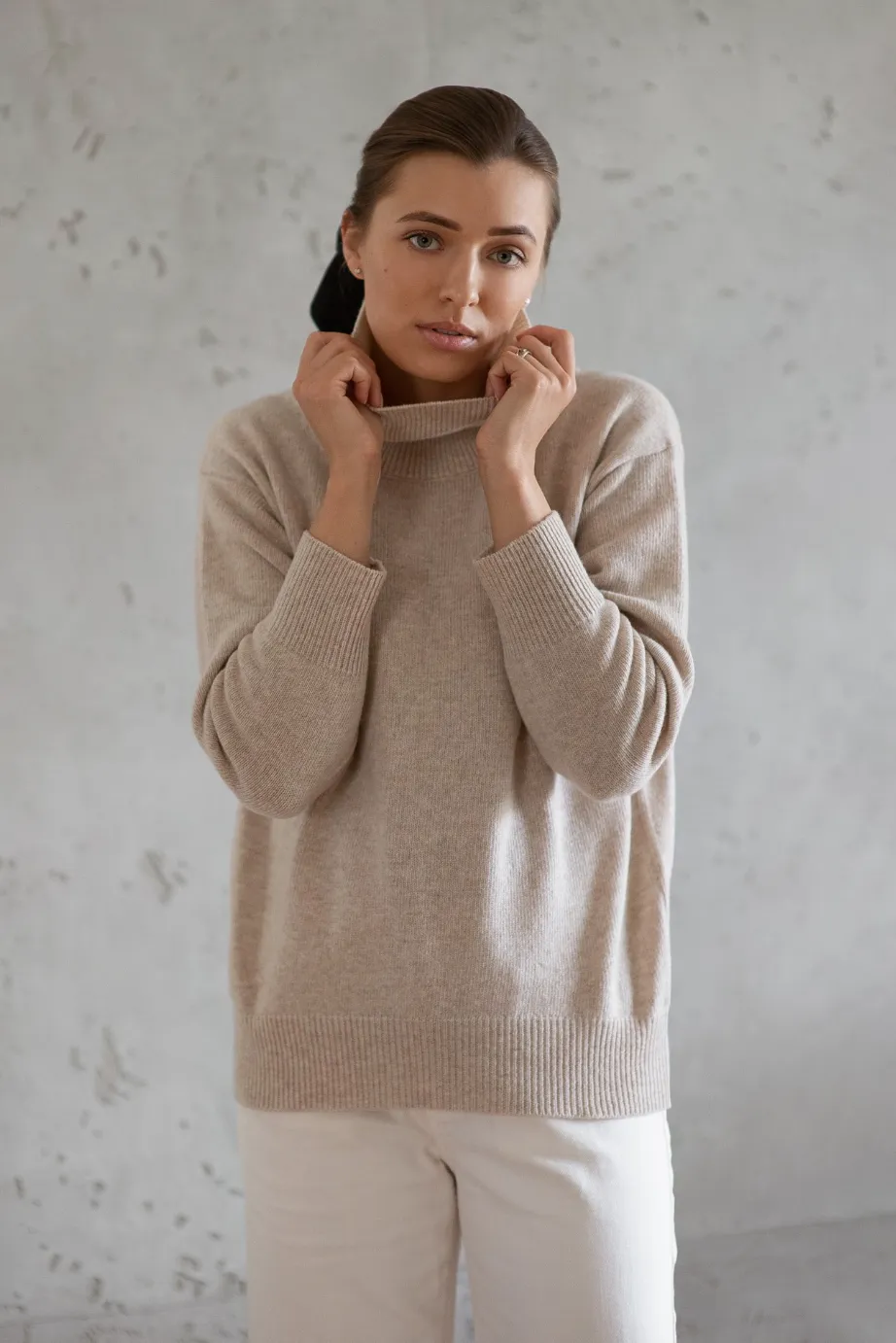 Cosy Classic Oversized Wool Turtleneck - Sand