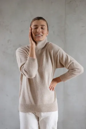 Cosy Classic Oversized Wool Turtleneck - Sand