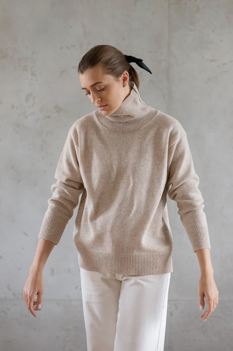 Cosy Classic Oversized Wool Turtleneck - Sand