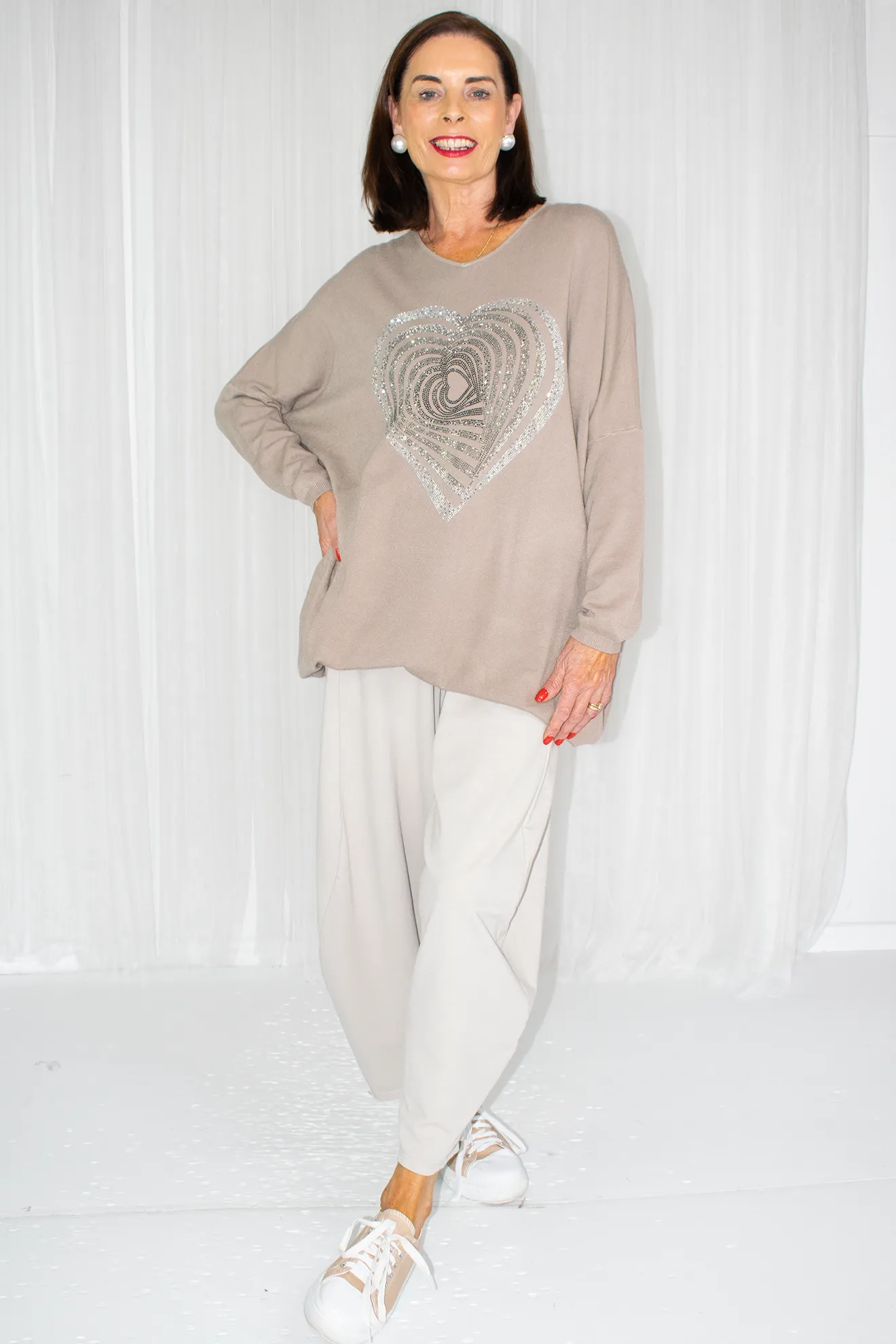 Evelyn V-neck jumper with heart stud motif in Mocha